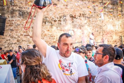 El público abarrota las cuadrillas en la tarde de los Agés.