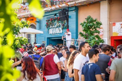 El público abarrota las cuadrillas en la tarde de los Agés.