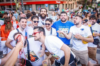 El público abarrota las cuadrillas en la tarde de los Agés.