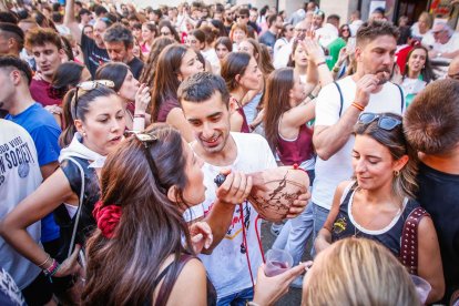 El público abarrota las cuadrillas en la tarde de los Agés.