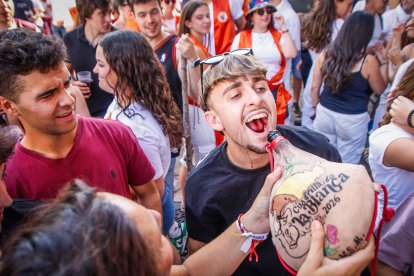 El público abarrota las cuadrillas en la tarde de los Agés.