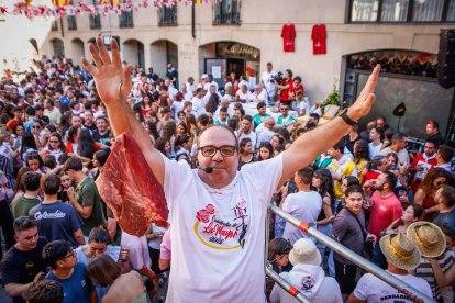 El público abarrota las cuadrillas en la tarde de los Agés.