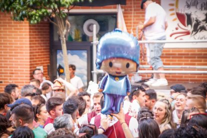 El público abarrota las cuadrillas en la tarde de los Agés.