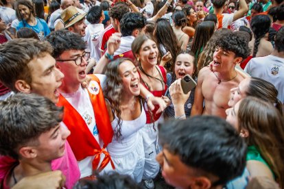 El público abarrota las cuadrillas en la tarde de los Agés.