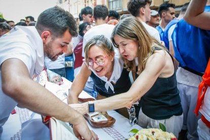 El público abarrota las cuadrillas en la tarde de los Agés.
