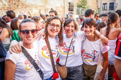 El público abarrota las cuadrillas en la tarde de los Agés.