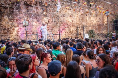 El público abarrota las cuadrillas en la tarde de los Agés.