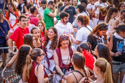 El público abarrota las cuadrillas en la tarde de los Agés.