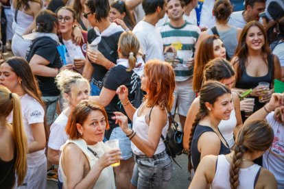 El público abarrota las cuadrillas en la tarde de los Agés.