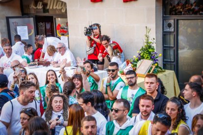 El público abarrota las cuadrillas en la tarde de los Agés.