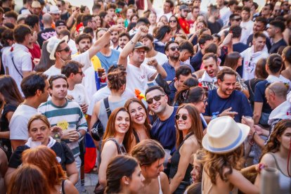 El público abarrota las cuadrillas en la tarde de los Agés.