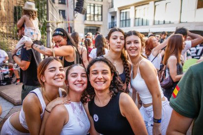 El público abarrota las cuadrillas en la tarde de los Agés.