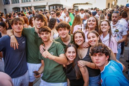El público abarrota las cuadrillas en la tarde de los Agés.