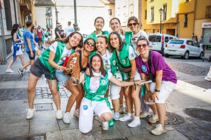 El público abarrota las cuadrillas en la tarde de los Agés.