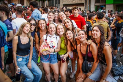 El público abarrota las cuadrillas en la tarde de los Agés.
