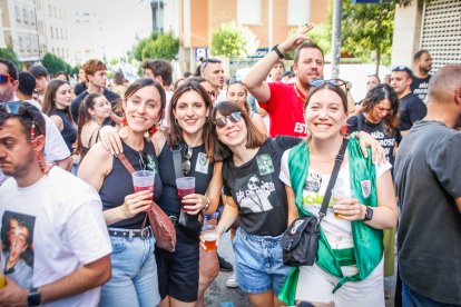El público abarrota las cuadrillas en la tarde de los Agés.