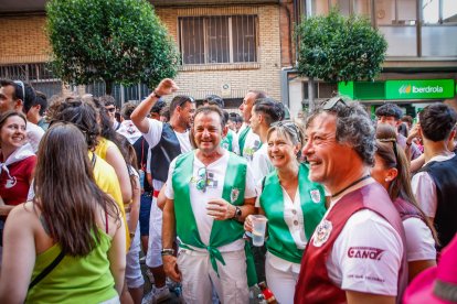 El público abarrota las cuadrillas en la tarde de los Agés.