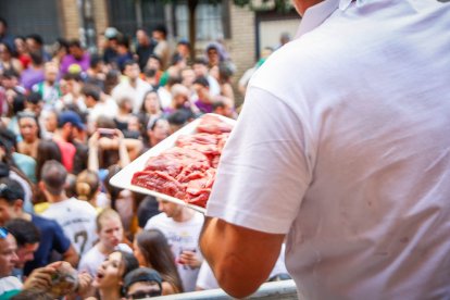 El público abarrota las cuadrillas en la tarde de los Agés.