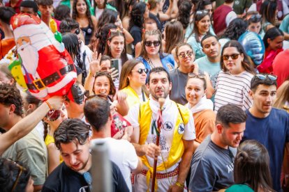 El público abarrota las cuadrillas en la tarde de los Agés.