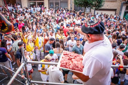 El público abarrota las cuadrillas en la tarde de los Agés.