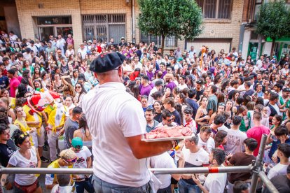 El público abarrota las cuadrillas en la tarde de los Agés.