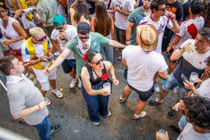 El público abarrota las cuadrillas en la tarde de los Agés.