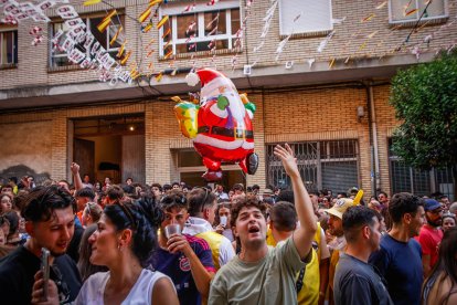 El público abarrota las cuadrillas en la tarde de los Agés.