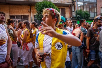 El público abarrota las cuadrillas en la tarde de los Agés.