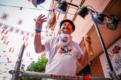 El público abarrota las cuadrillas en la tarde de los Agés.