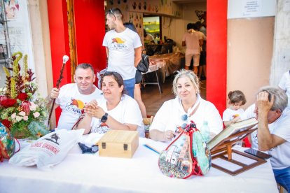 El público abarrota las cuadrillas en la tarde de los Agés.