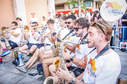 El público abarrota las cuadrillas en la tarde de los Agés.