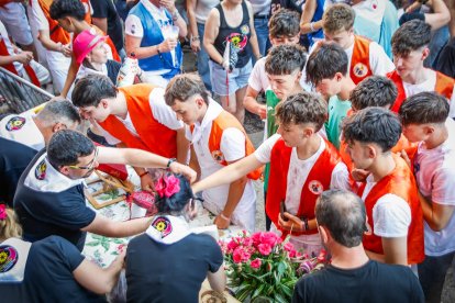 El público abarrota las cuadrillas en la tarde de los Agés.