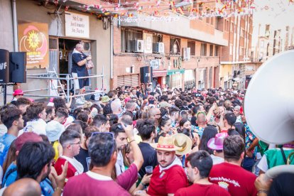 El público abarrota las cuadrillas en la tarde de los Agés.
