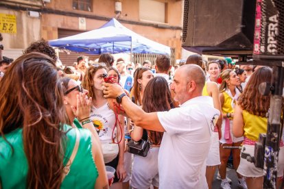 El público abarrota las cuadrillas en la tarde de los Agés.