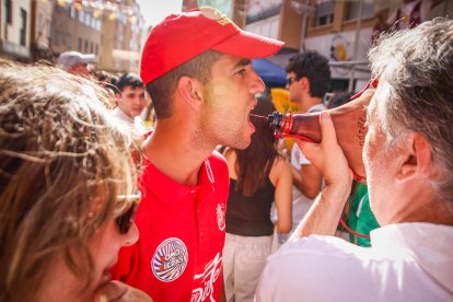 El público abarrota las cuadrillas en la tarde de los Agés.