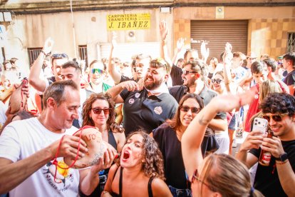El público abarrota las cuadrillas en la tarde de los Agés.