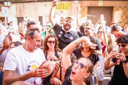 El público abarrota las cuadrillas en la tarde de los Agés.
