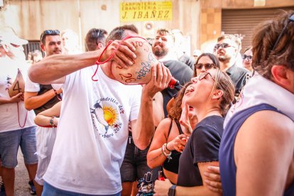 El público abarrota las cuadrillas en la tarde de los Agés.