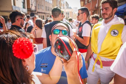 El público abarrota las cuadrillas en la tarde de los Agés.