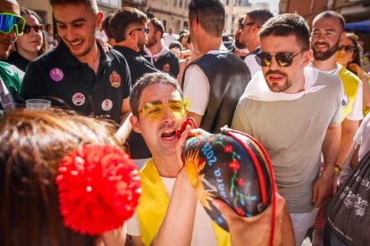 El público abarrota las cuadrillas en la tarde de los Agés.