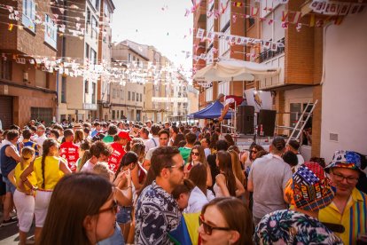 El público abarrota las cuadrillas en la tarde de los Agés.