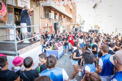 El público abarrota las cuadrillas en la tarde de los Agés.