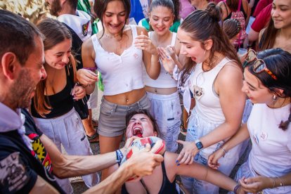 El público abarrota las cuadrillas en la tarde de los Agés.