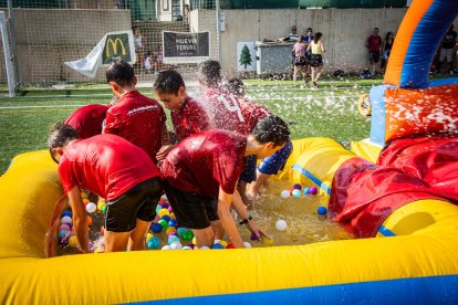 Una tarde refrescante para combatir el calor e iniciar las fiestas