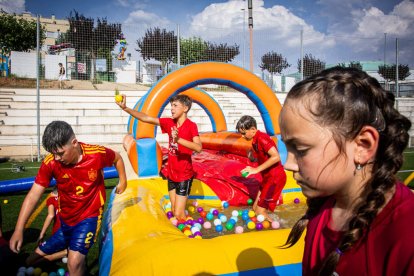 Una tarde refrescante para combatir el calor e iniciar las fiestas