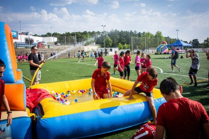 Una tarde refrescante para combatir el calor e iniciar las fiestas