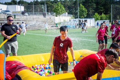 Una tarde refrescante para combatir el calor e iniciar las fiestas