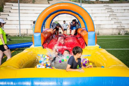 Una tarde refrescante para combatir el calor e iniciar las fiestas