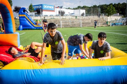 Una tarde refrescante para combatir el calor e iniciar las fiestas