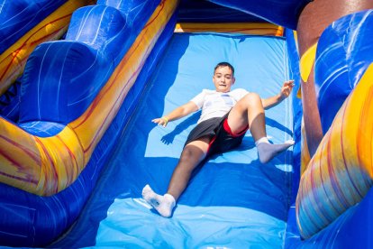 Una tarde refrescante para combatir el calor e iniciar las fiestas